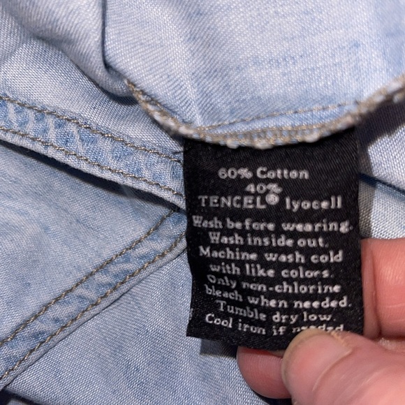 🌹Rock & Republic Denim Button-Up Shirt - Picture 7 of 7